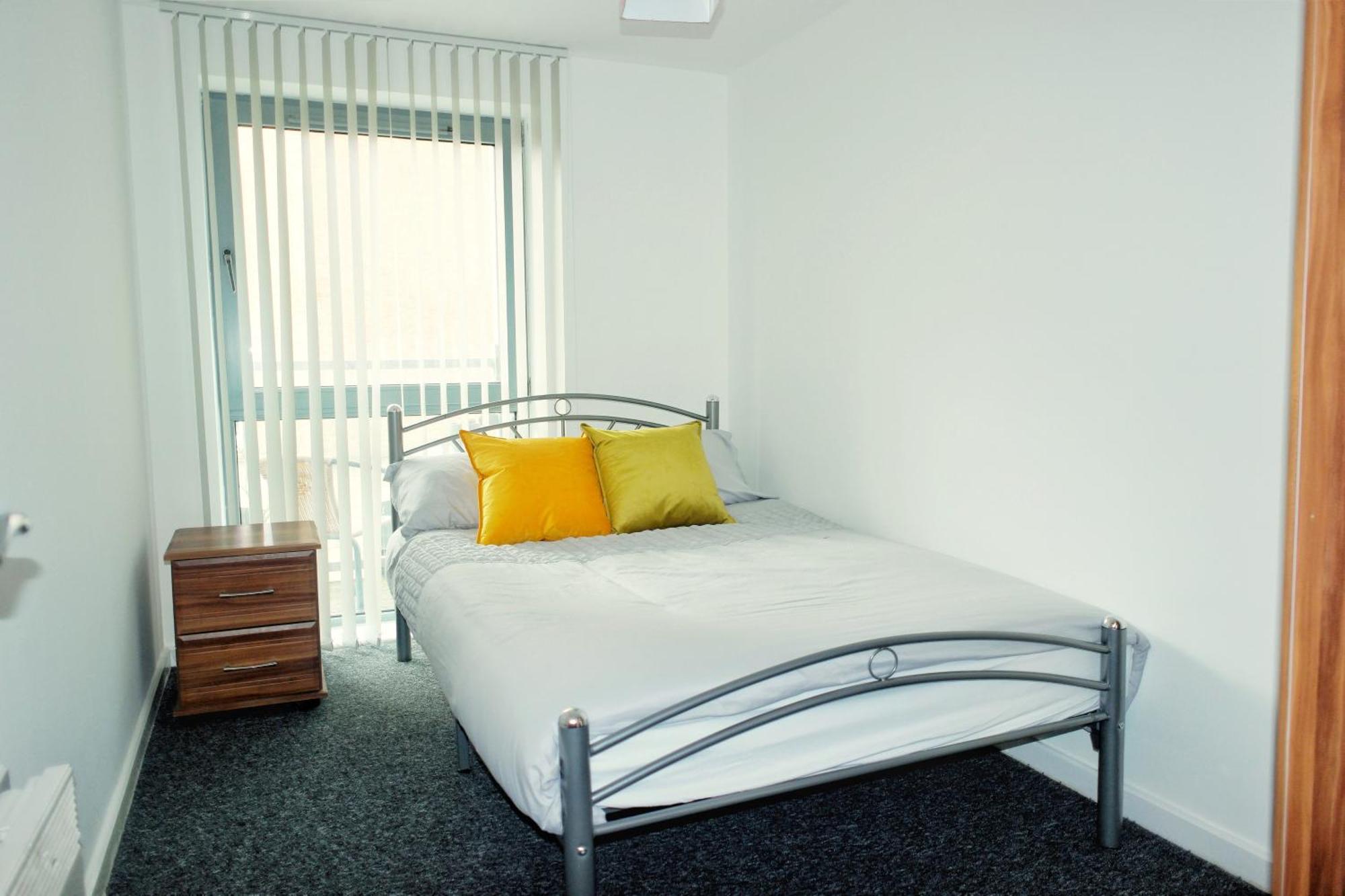 2 Bed Ensuite With Balcony And Free Onsite Secure Parking 맨체스터 외부 사진