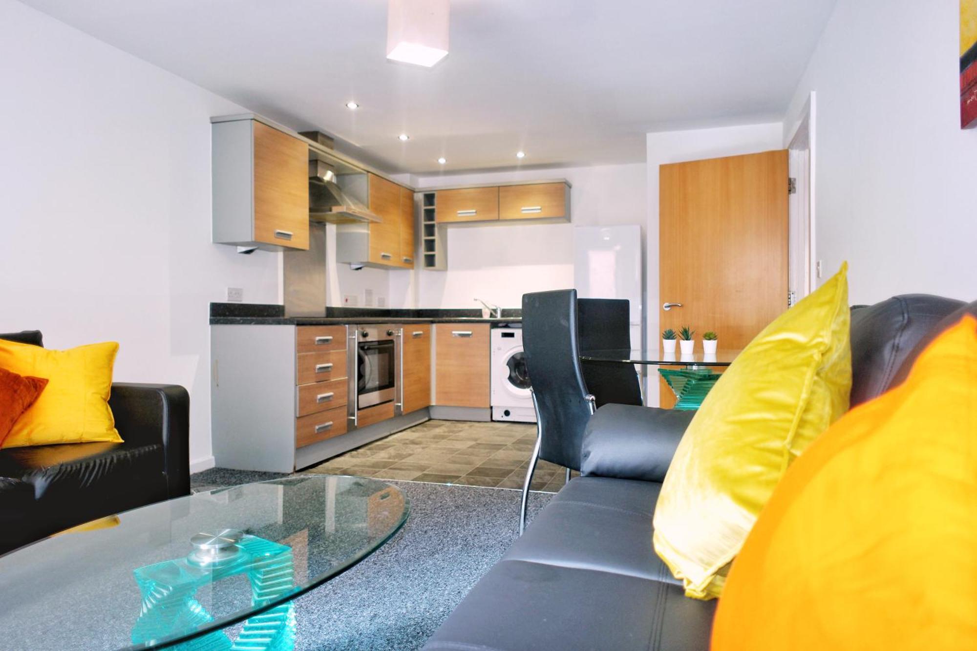 2 Bed Ensuite With Balcony And Free Onsite Secure Parking 맨체스터 외부 사진